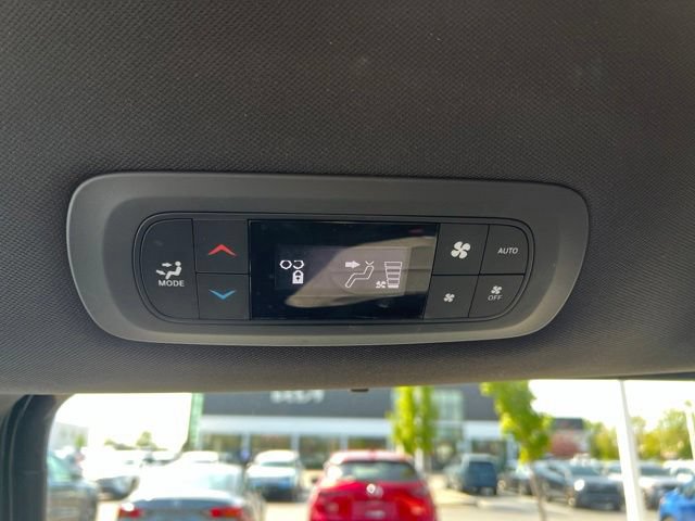 Used 2019 Chrysler Pacifica Touring Plus w/ S Appearance Package FWD image 33