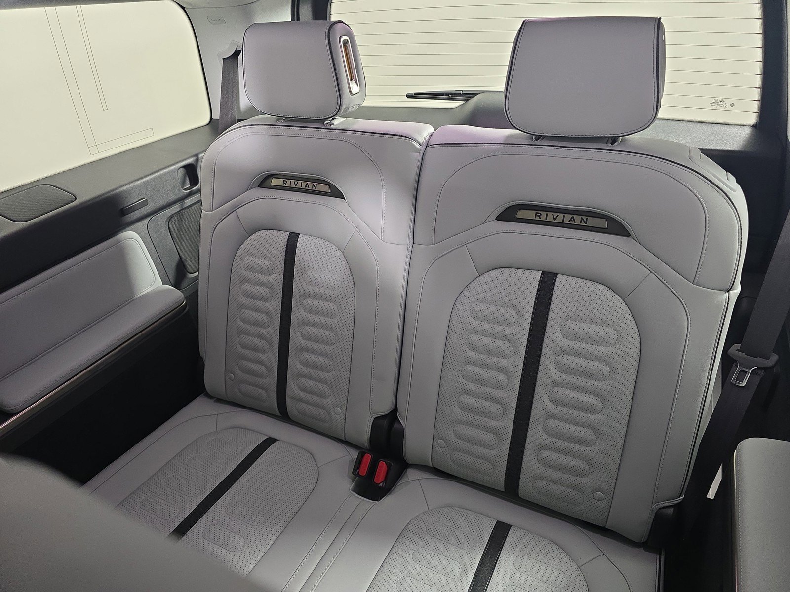 Used 2023 Rivian R1S Adventure image 18