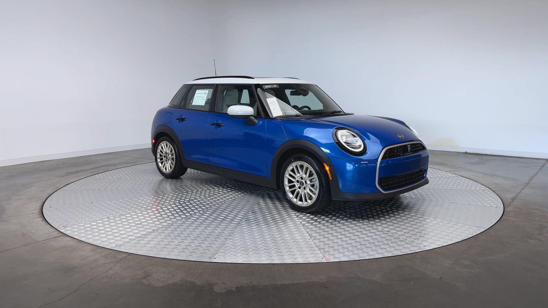 Used 2026 MINI Cooper 4-Door Hardtop FWD image 2