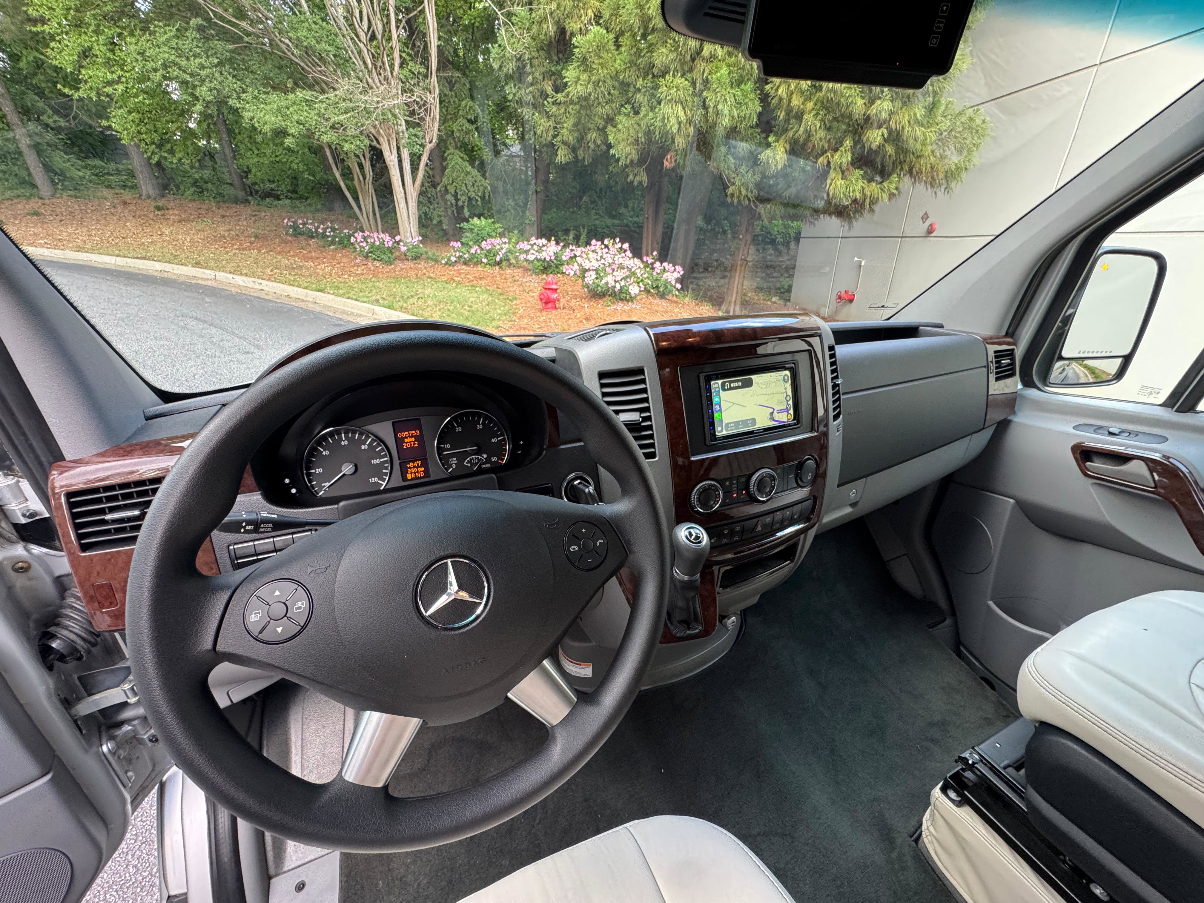Used 2015 Mercedes-Benz Sprinter 3500 image 27