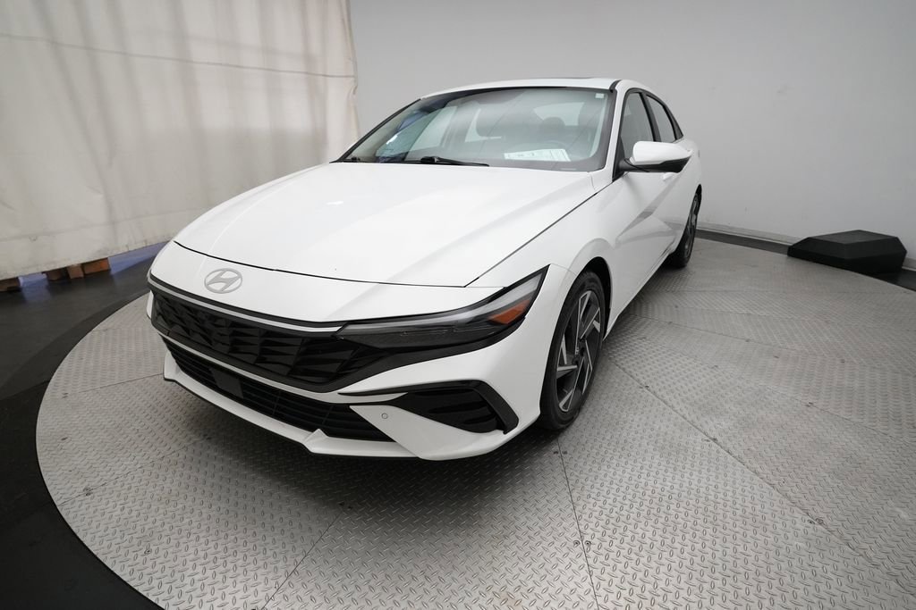 Used 2024 Hyundai Elantra Limited FWD image 12