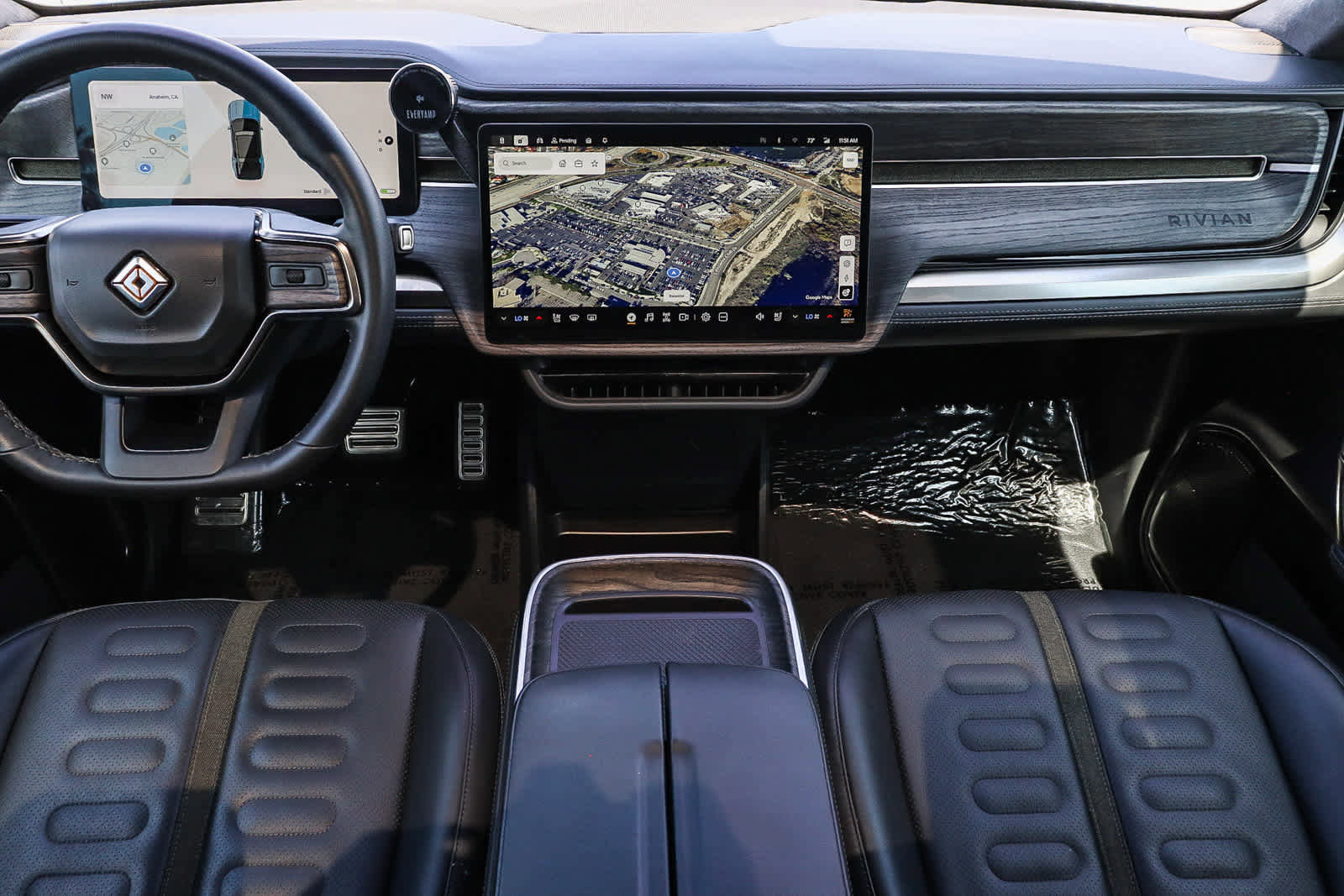 Used 2023 Rivian R1S Adventure image 18