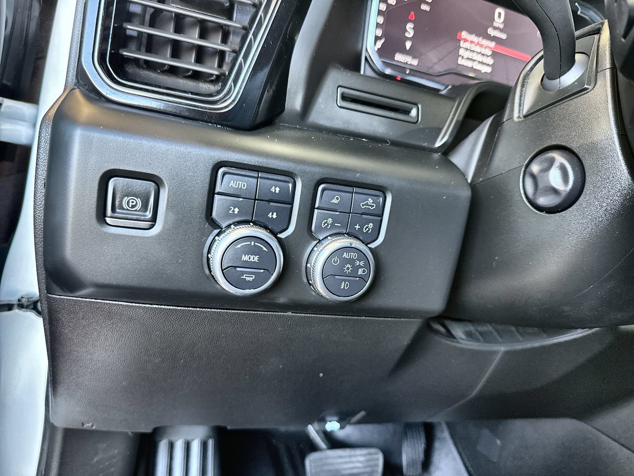 Used 2025 GMC Sierra 1500 AT4 AWD/4WD image 18