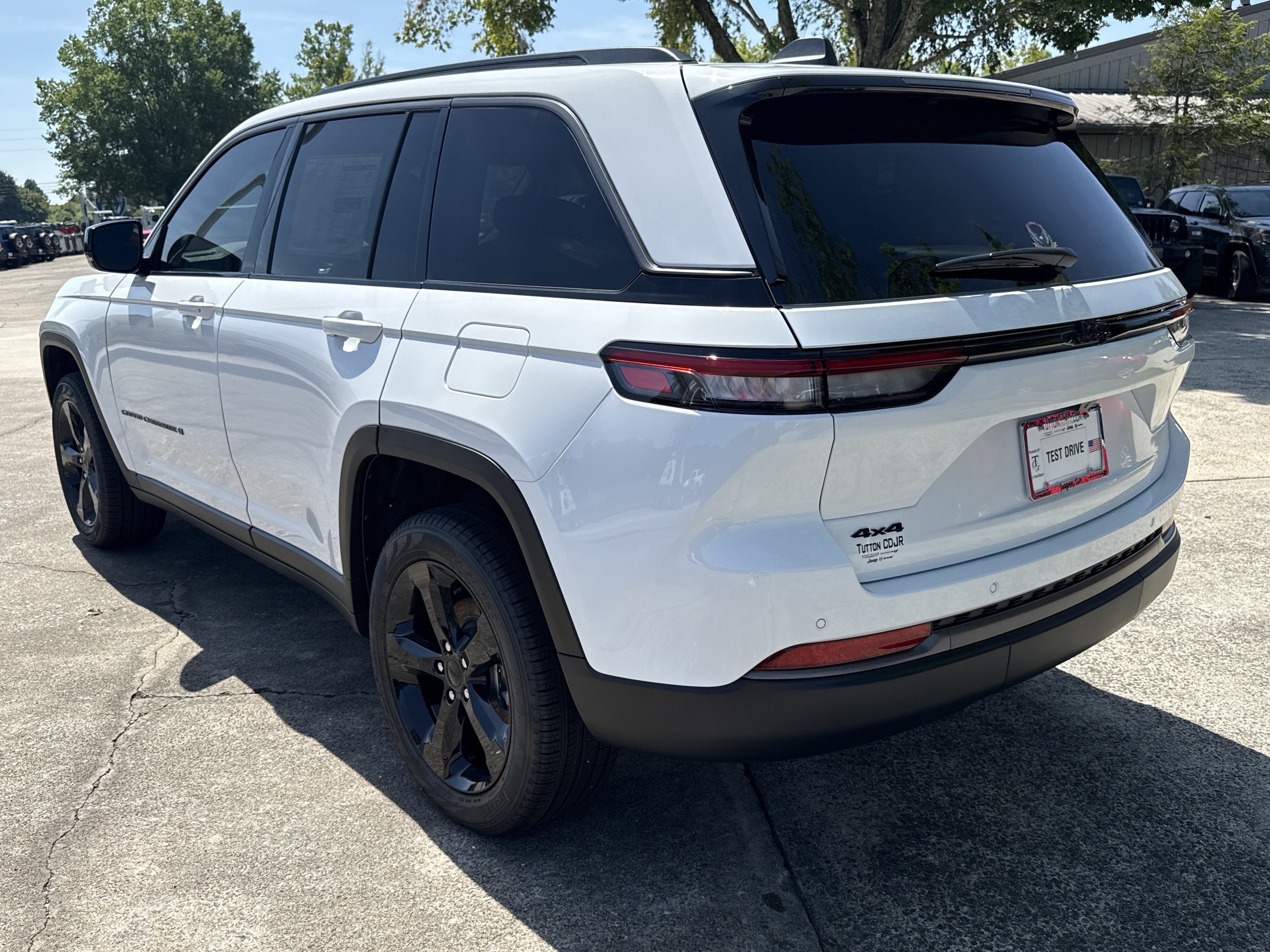 New 2026 Jeep Grand Cherokee Limited w/ Limited Altitude Package AWD/4WD image 5