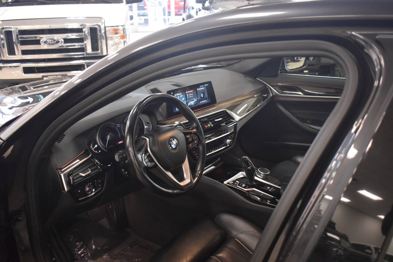Used 2018 BMW 540i RWD image 39