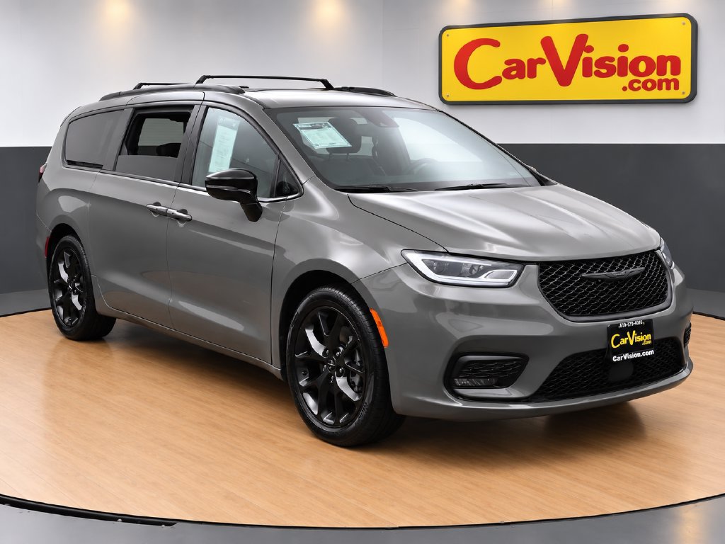 Used 2025 Chrysler Pacifica Limited