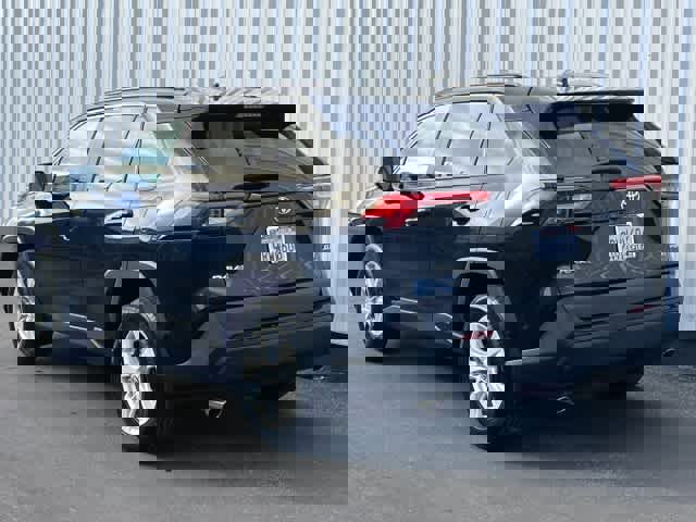 Used 2021 Toyota RAV4 XLE w/ Convenience Package image 4