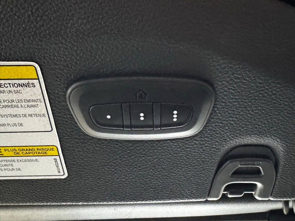 Used 2018 Jeep Wrangler Unlimited Sahara w/ Cold Weather Group image 19