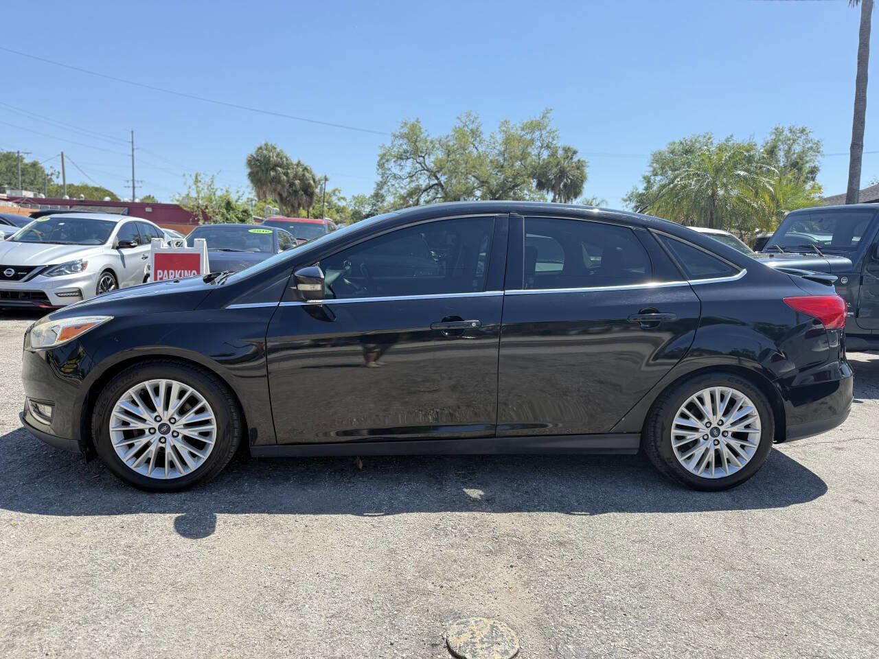 Used 2017 Ford Focus Titanium FWD image 4