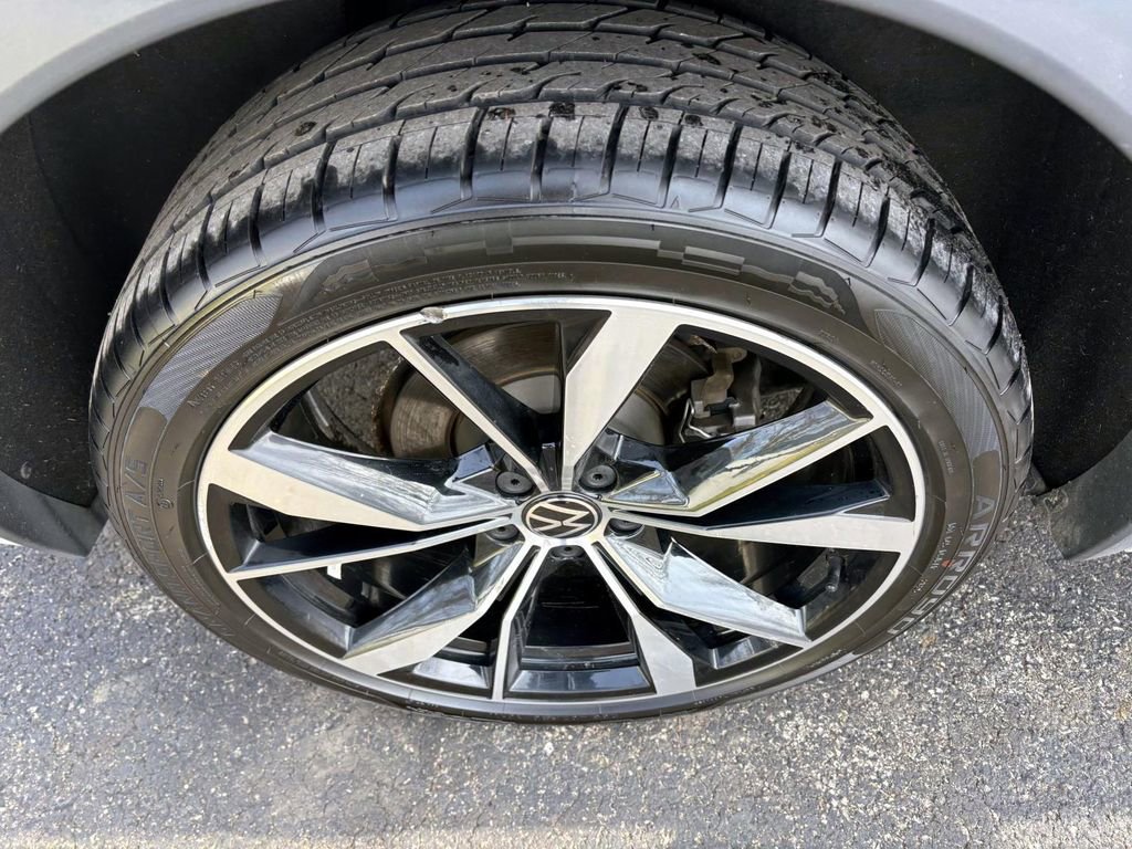 Used 2022 Volkswagen Tiguan SEL R-Line image 10