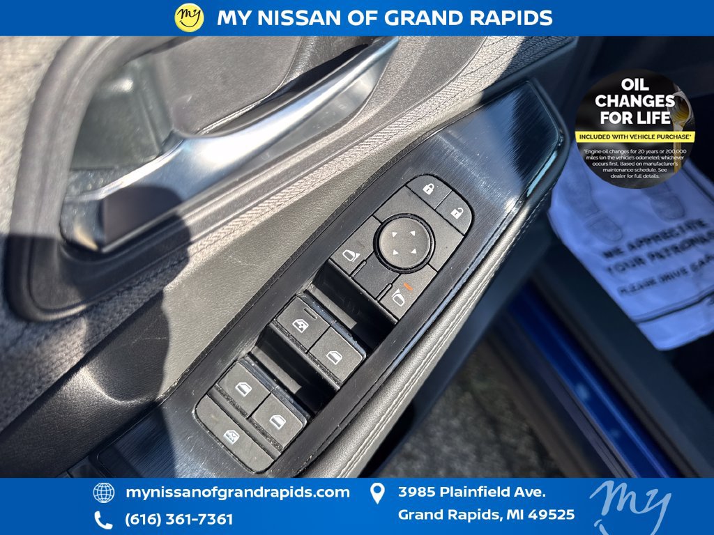 Used 2023 Nissan Rogue SV AWD/4WD image 12