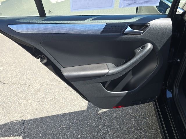Used 2015 Volkswagen Jetta SE FWD image 19