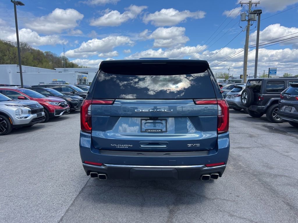 Used 2025 GMC Yukon Denali Ultimate AWD/4WD image 4