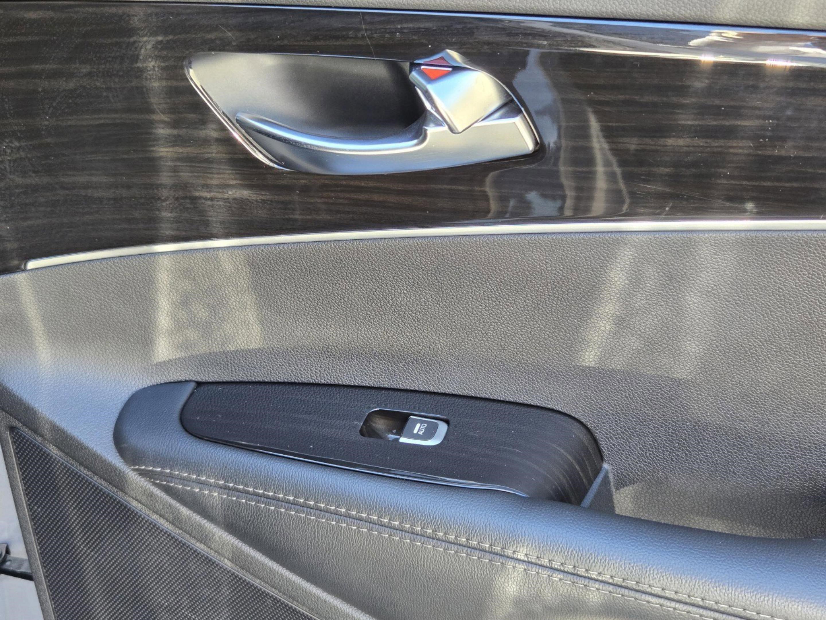 Used 2020 Kia Sorento LX image 28