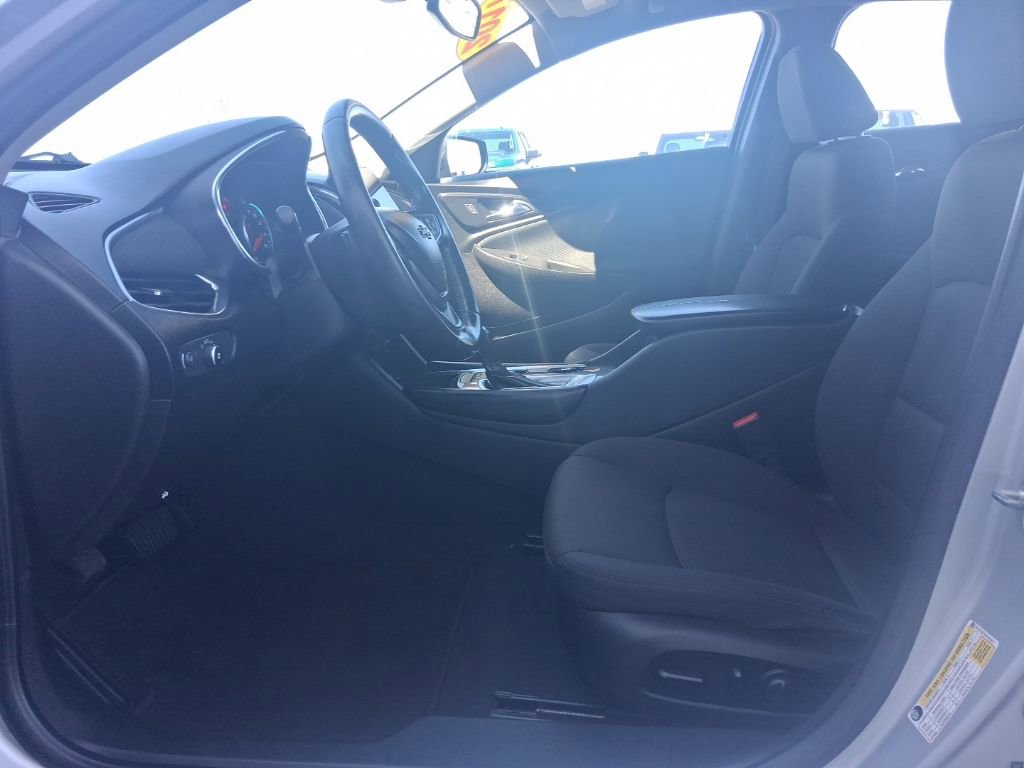Used 2017 Chevrolet Malibu LT image 13