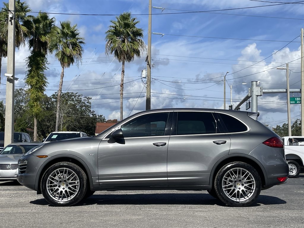 Used 2014 Porsche Cayenne Diesel Platinum Edition image 2