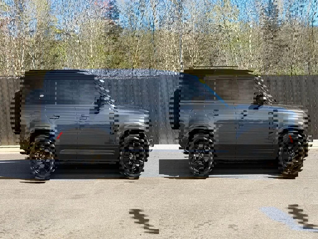 Certified 2023 Land Rover Defender 110 X-Dynamic SE image 7