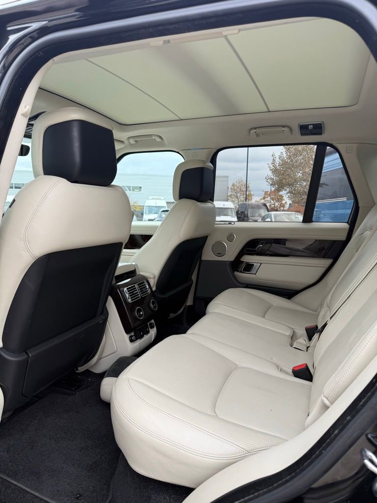 Used 2019 Land Rover Range Rover HSE image 3