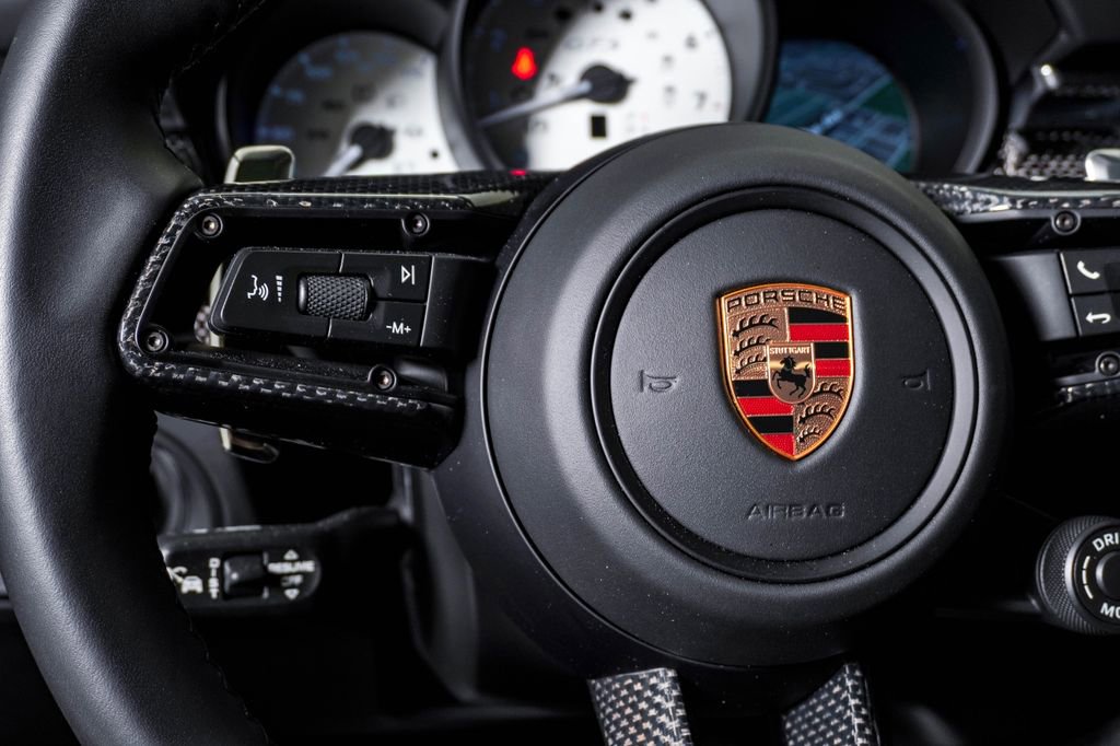 Certified 2026 Porsche Macan GTS image 20