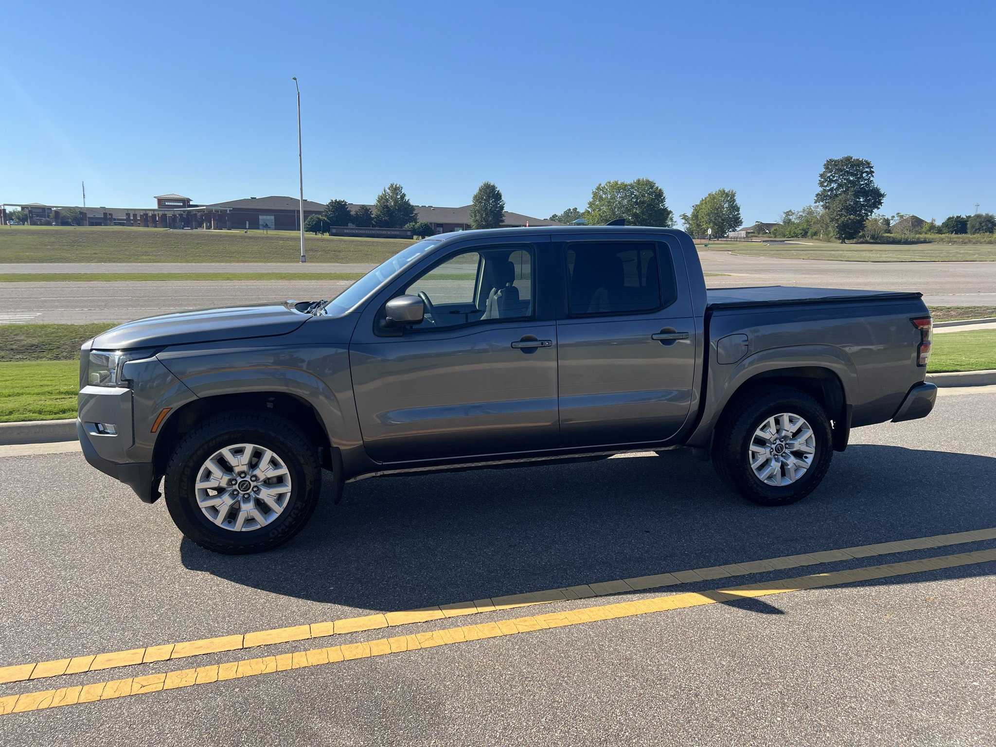 Used 2022 Nissan Frontier SV AWD/4WD image 9