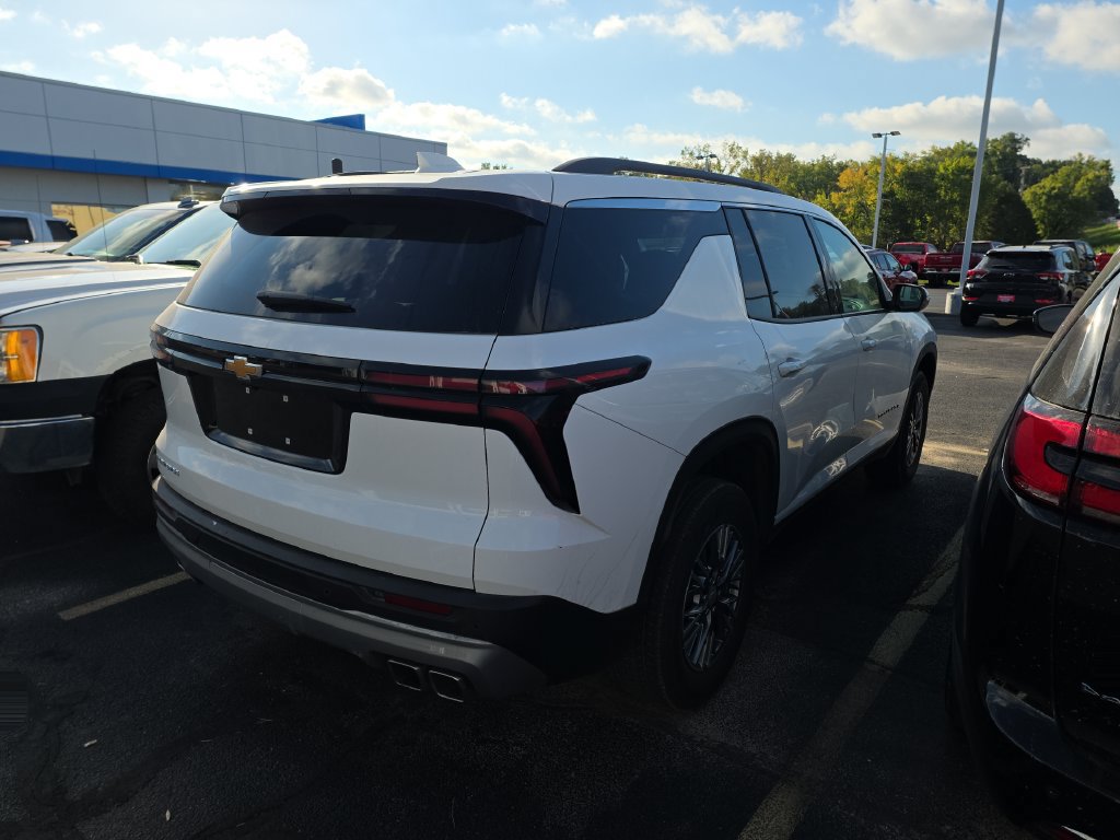 Used 2026 Chevrolet Traverse LT FWD image 6