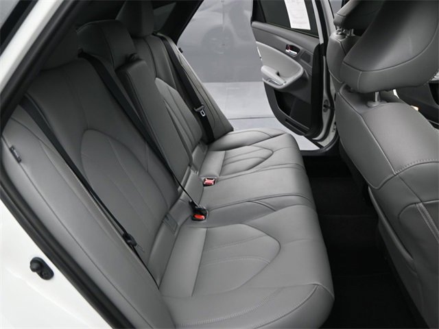 Used 2021 Toyota Avalon XLE image 18