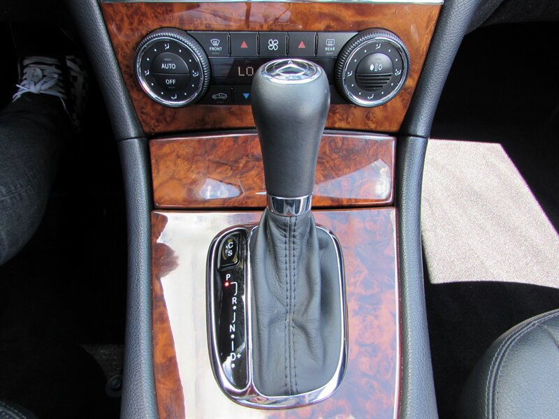 Used 2008 Mercedes-Benz CLK 350 Coupe image 24