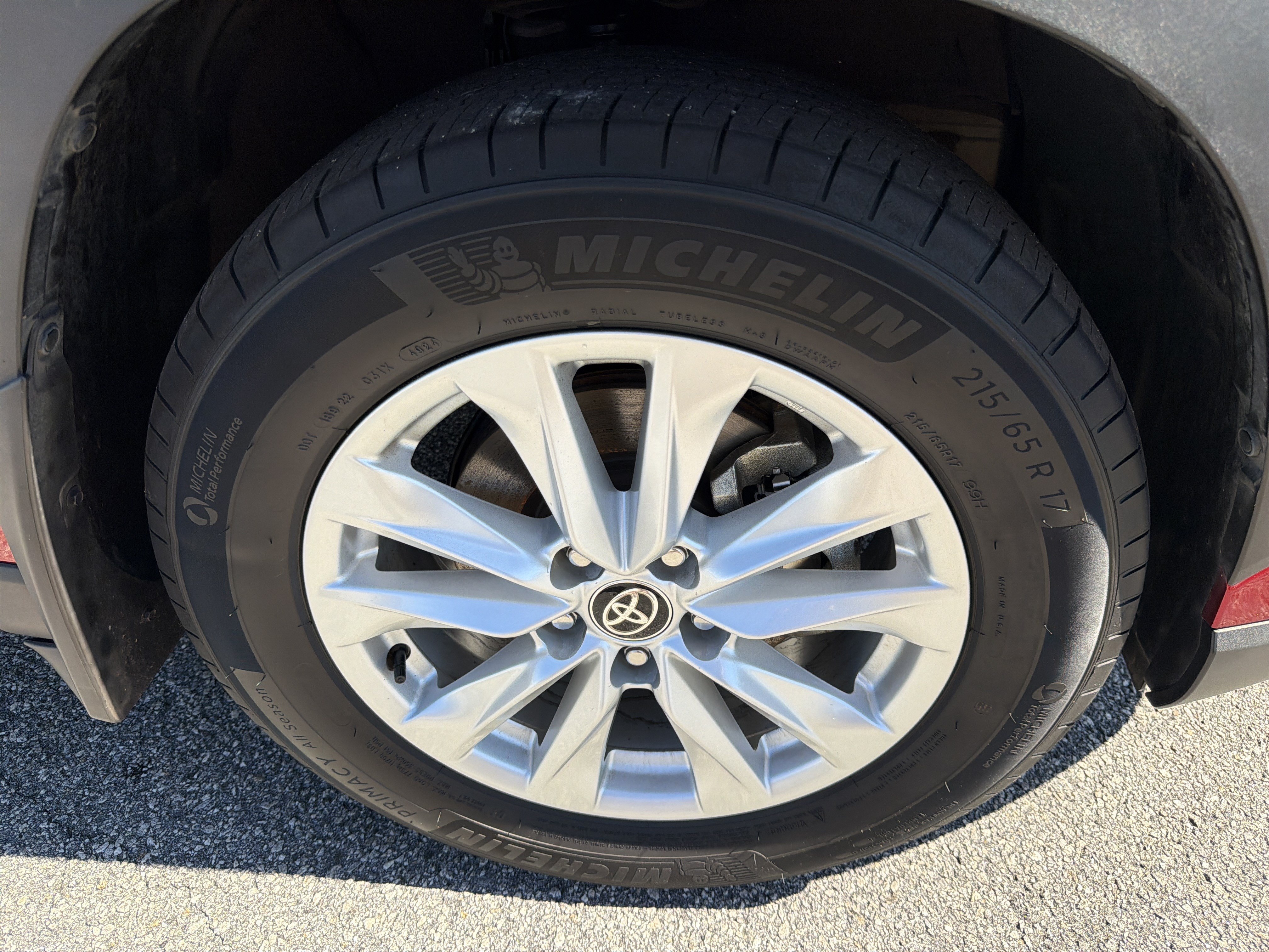 Certified 2025 Toyota Corolla Cross LE FWD image 23