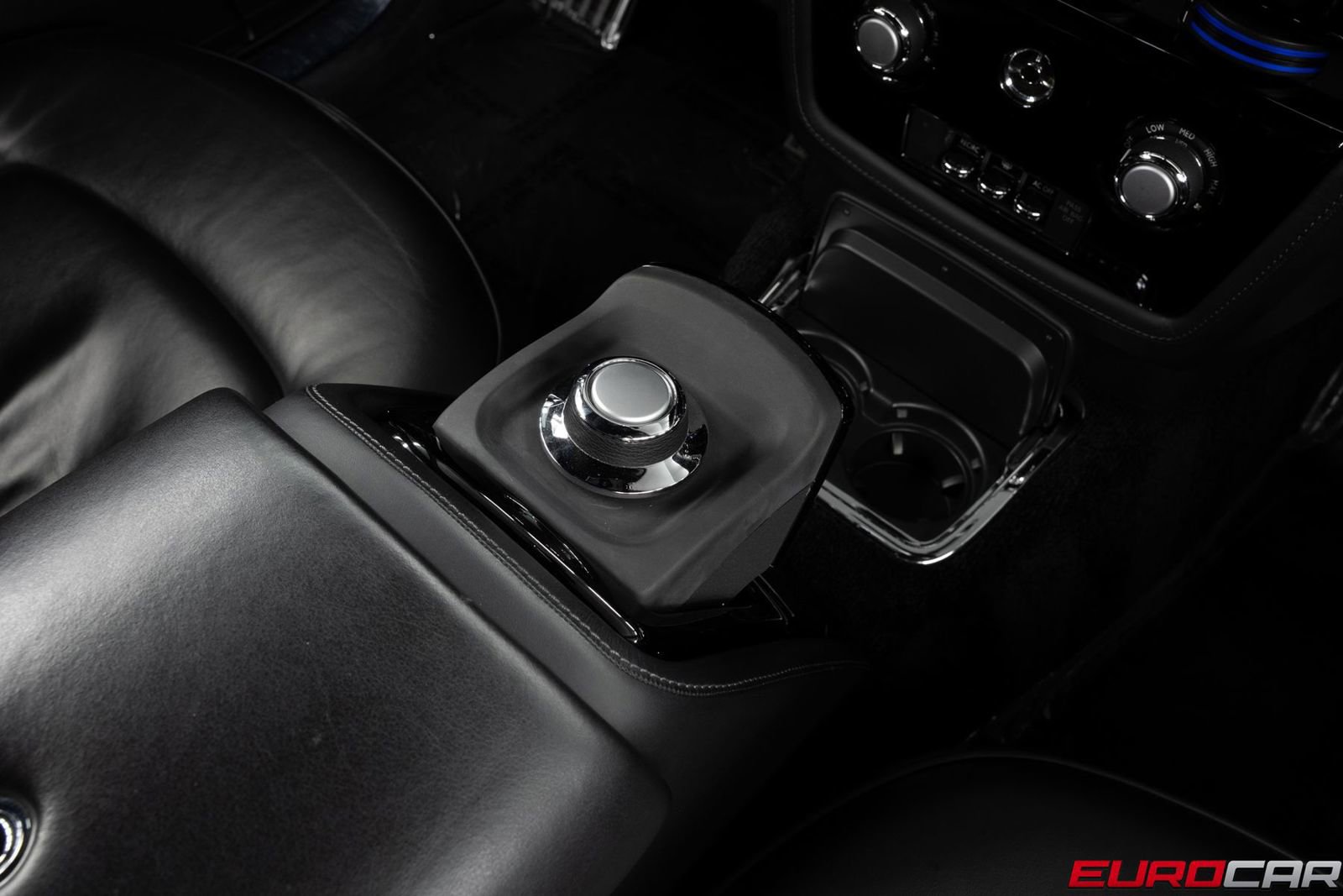 Used 2010 Rolls-Royce Phantom Coupe image 26