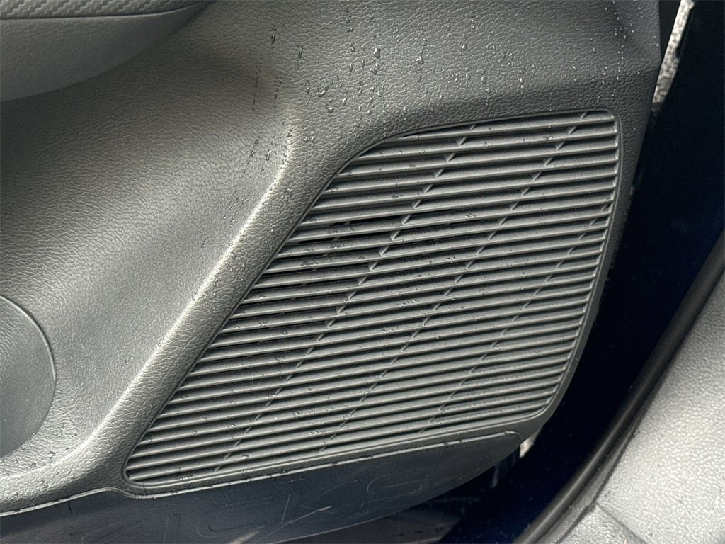 Certified 2025 Nissan Kicks SR image 27