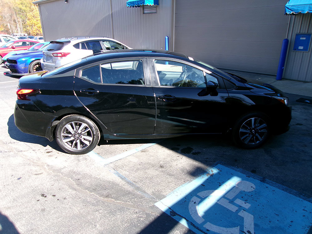 Used 2021 Nissan Versa SV FWD image 5
