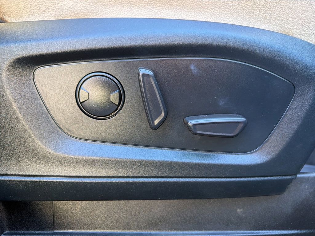 Used 2020 Ford Explorer XLT w/ Equipment Group 202A image 32