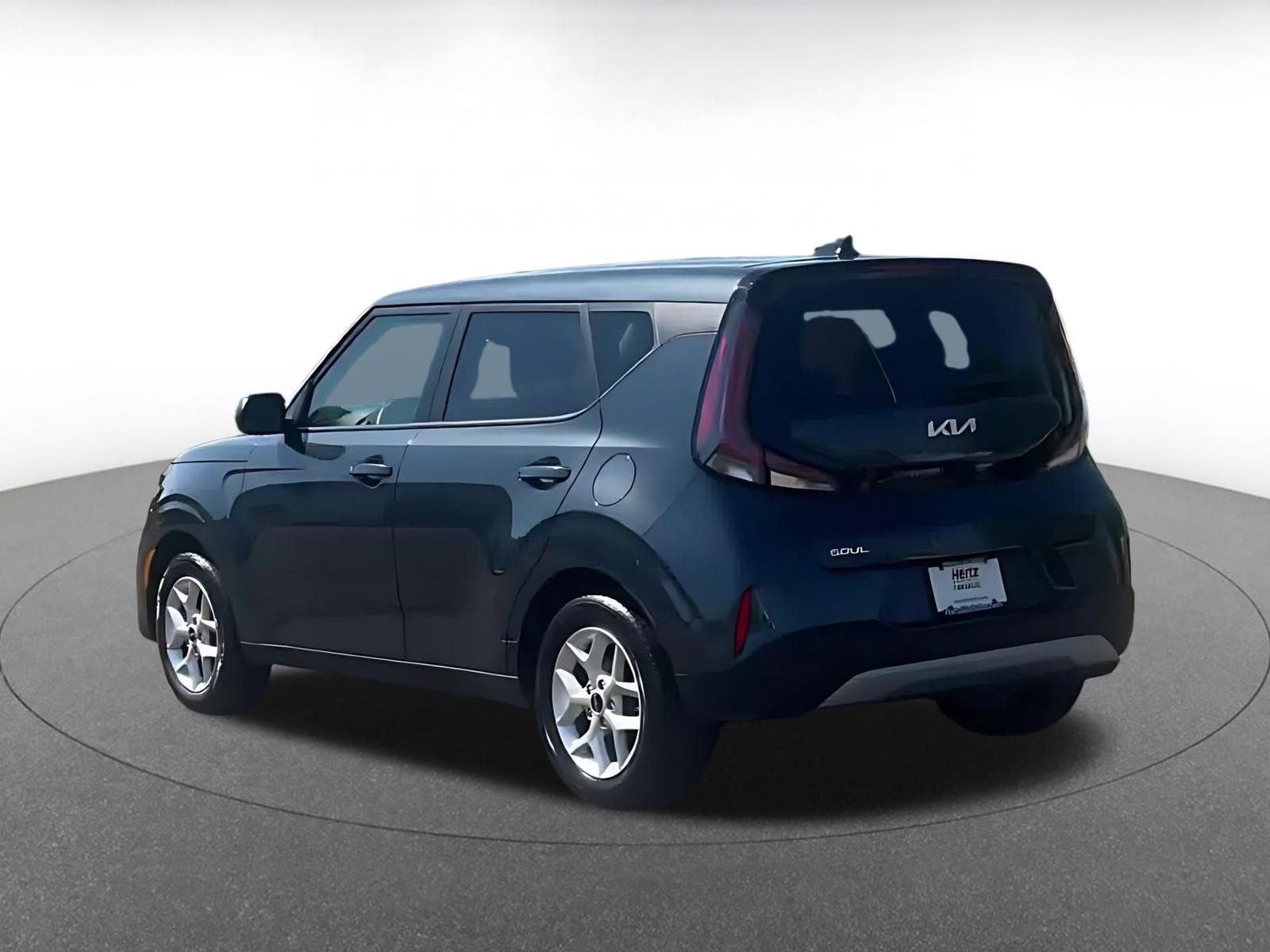 Used 2025 Kia Soul LX w/ LX Technology Package FWD image 10