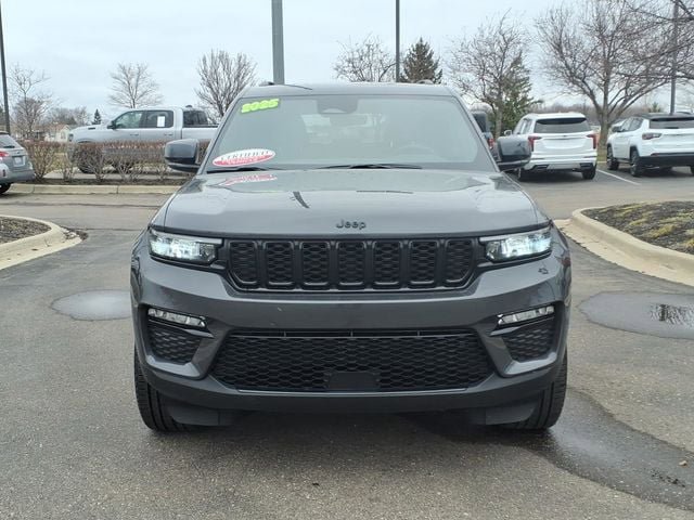 Certified 2025 Jeep Grand Cherokee Limited w/ Black Appearance Package RWD image 2