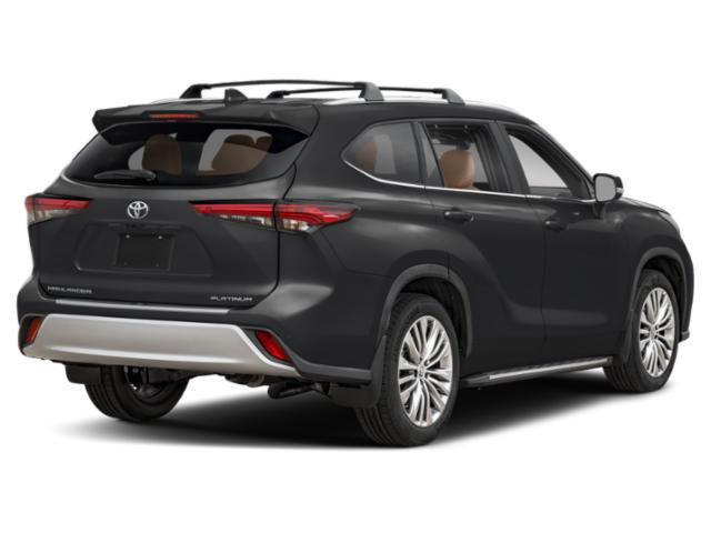 Used 2024 Toyota Highlander LE AWD/4WD image 2