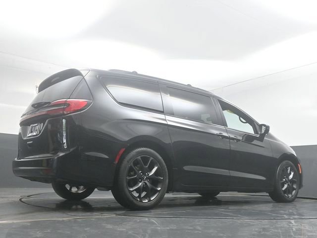 Used 2023 Chrysler Pacifica Touring-L w/ S Appearance Package FWD image 33