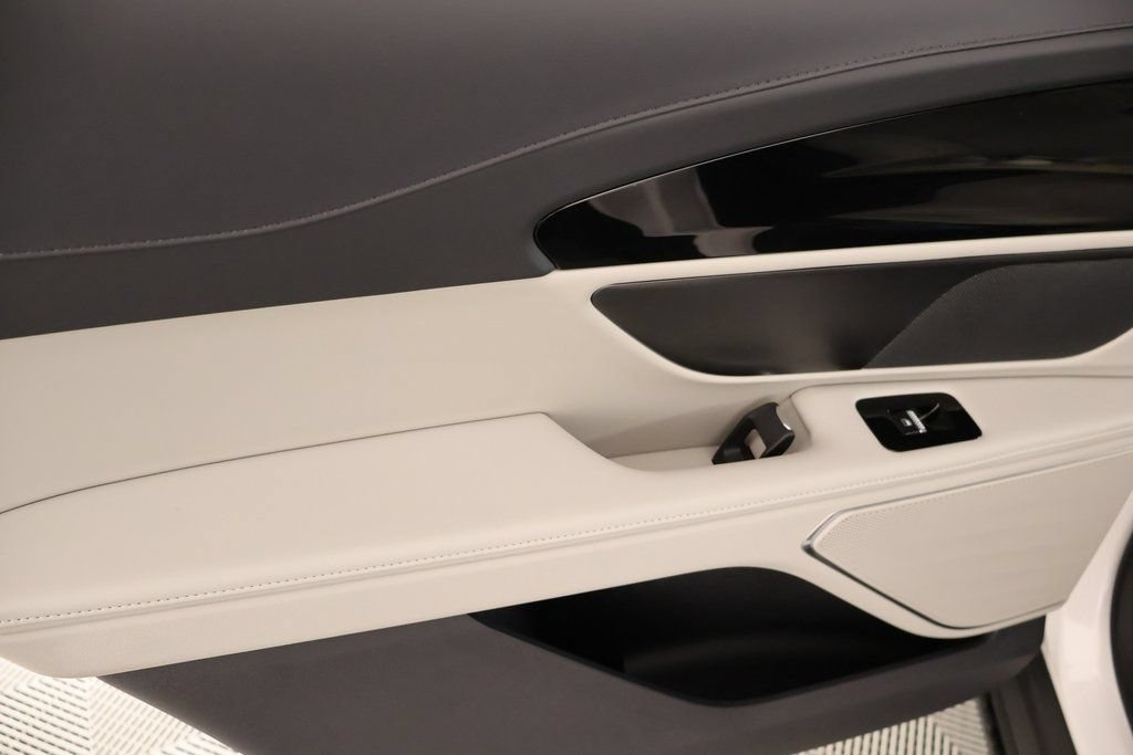 New 2026 Lincoln Nautilus Premier w/ Jet Appearance Package AWD/4WD image 16