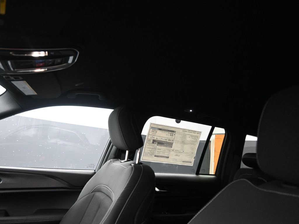 New 2025 Jeep Grand Cherokee Laredo w/ Luxury Tech Group I image 10