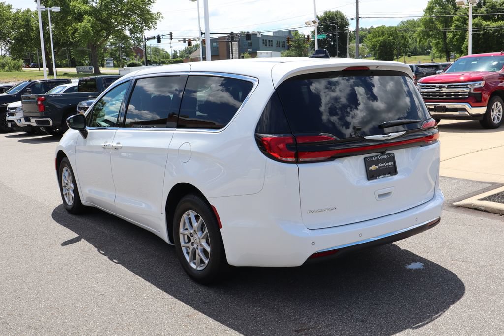 Used 2026 Chrysler Pacifica Select FWD image 29