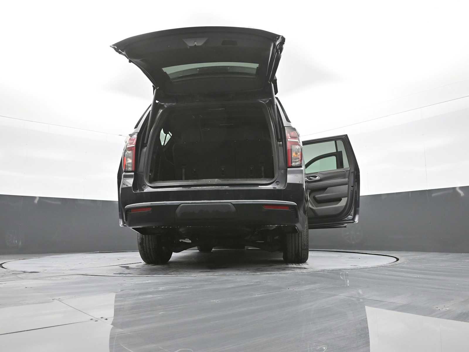 Used 2024 Chevrolet Suburban LT image 52