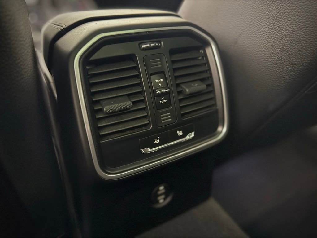 Certified 2022 Porsche Macan S AWD/4WD image 31