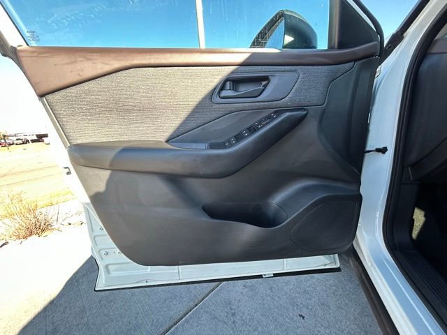 Used 2023 Nissan Rogue S image 20