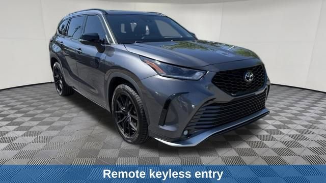 Used 2021 Toyota Highlander XSE AWD/4WD image 7