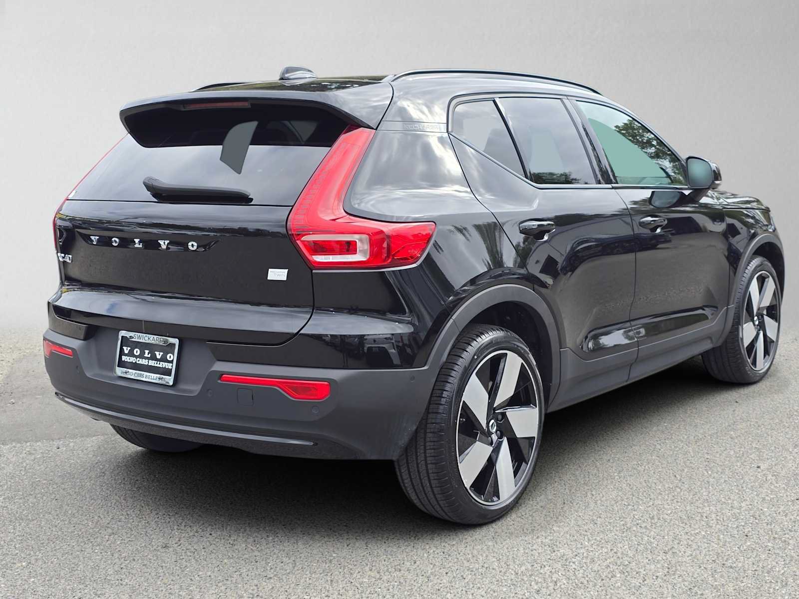 Certified 2023 Volvo XC40 Recharge Ultimate AWD/4WD image 4