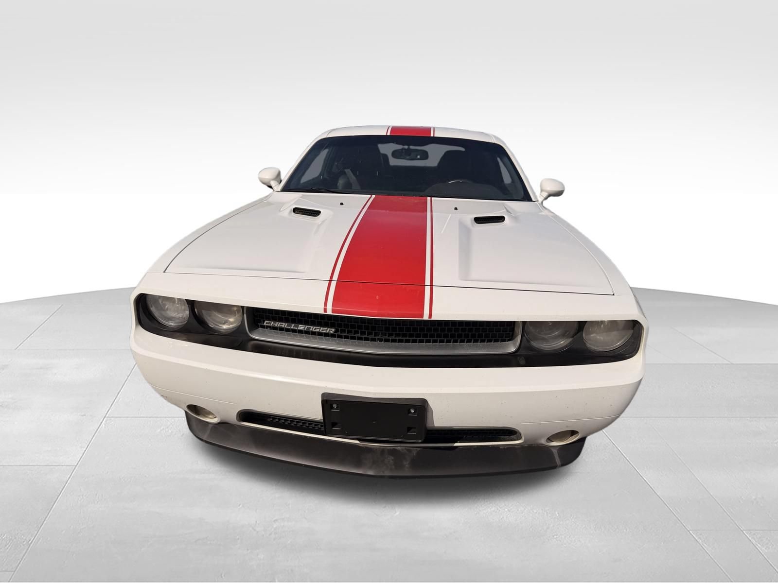 Used 2014 Dodge Challenger SXT RWD image 3