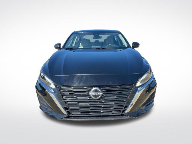 Used 2024 Nissan Altima 2.5 SV FWD image 2