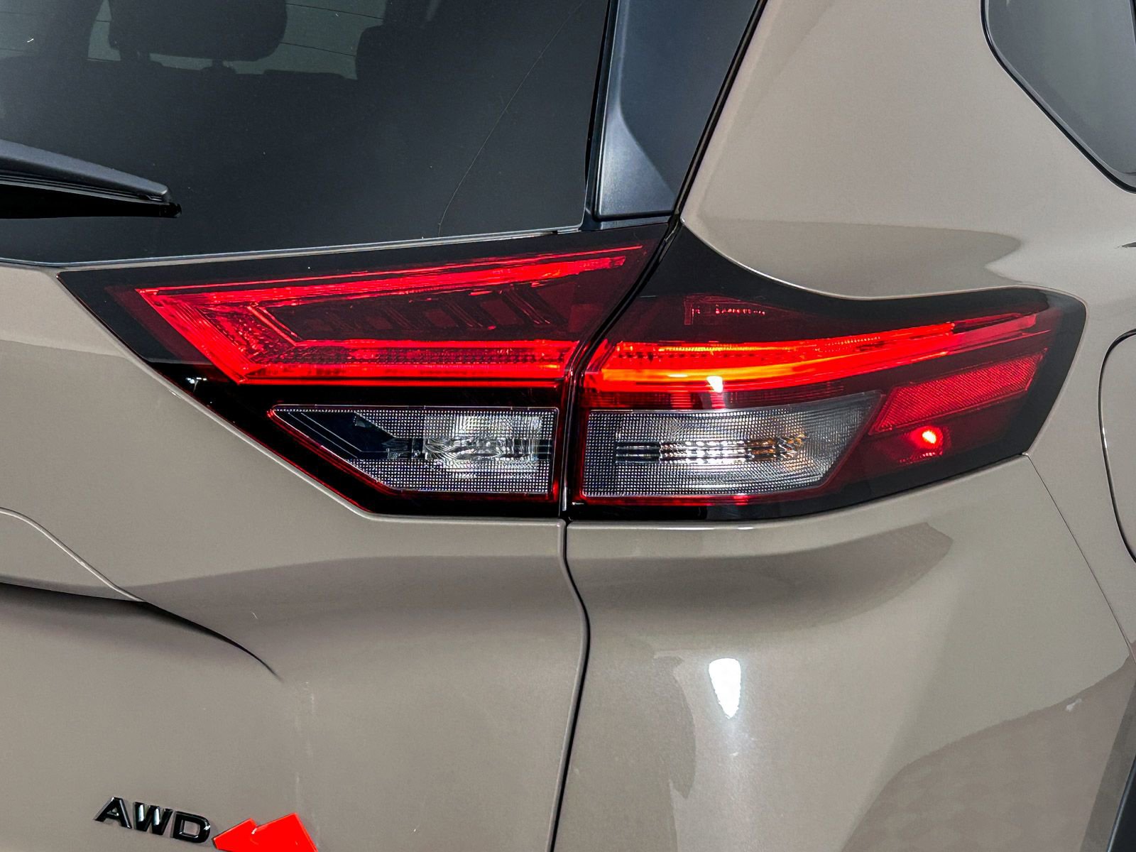 Certified 2025 Nissan Rogue SV image 9