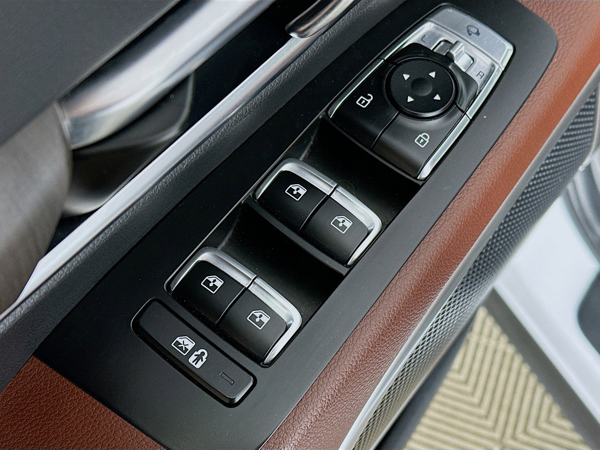 Used 2023 Kia Telluride EX w/ EX Captain's Chair Package image 18