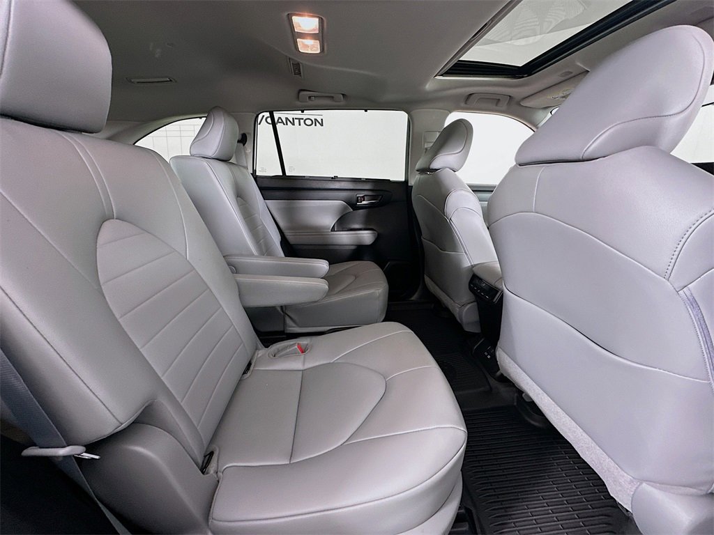 Used 2023 Toyota Highlander XLE image 31