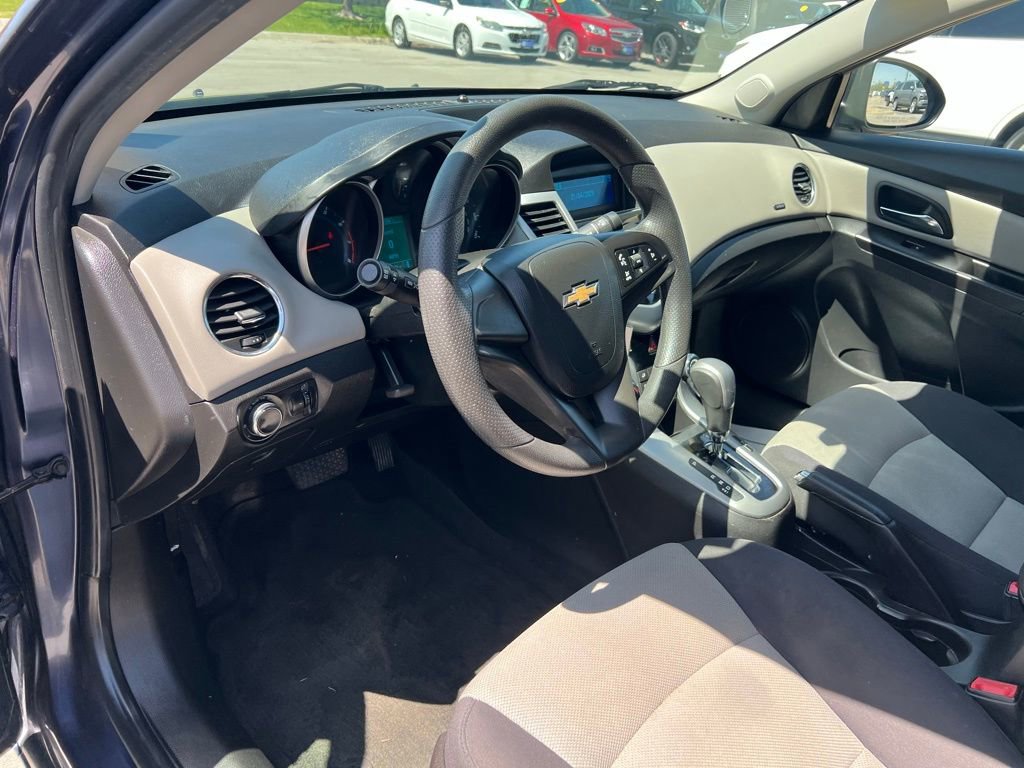 Used 2014 Chevrolet Cruze LS FWD image 15